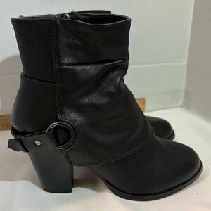 Catherine Malandrino Women 6.5 ankle boots black side zip low heel‎ W/back strap
